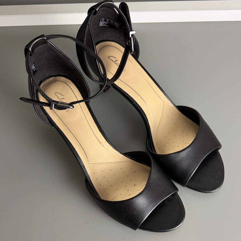 Ladies Clarks Laureti Grace Smart Leather Heeled Sandals - D Width size 6 - Picture 2 of 8